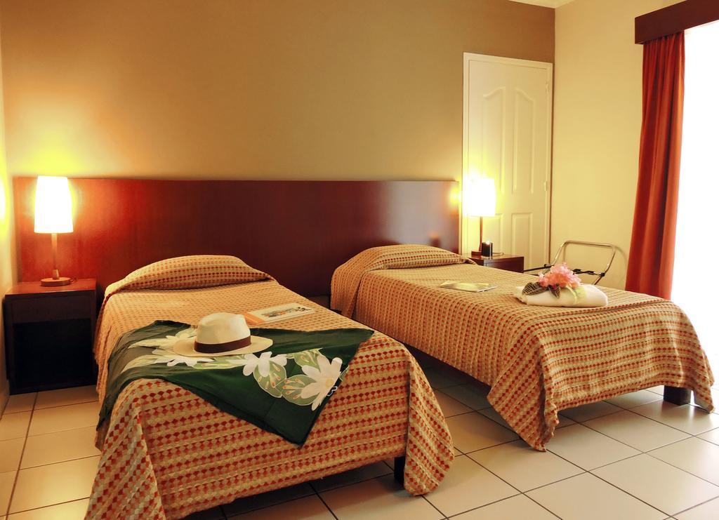 Koniambo Hotel Koné Kamer foto