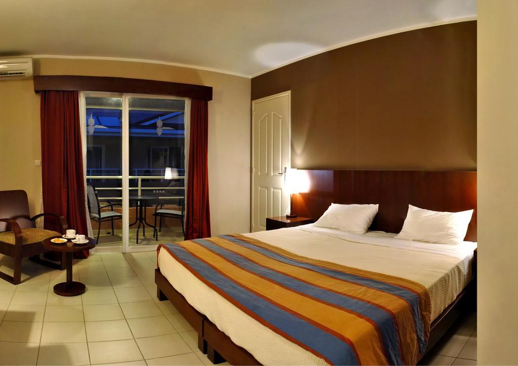 Koniambo Hotel Koné Kamer foto
