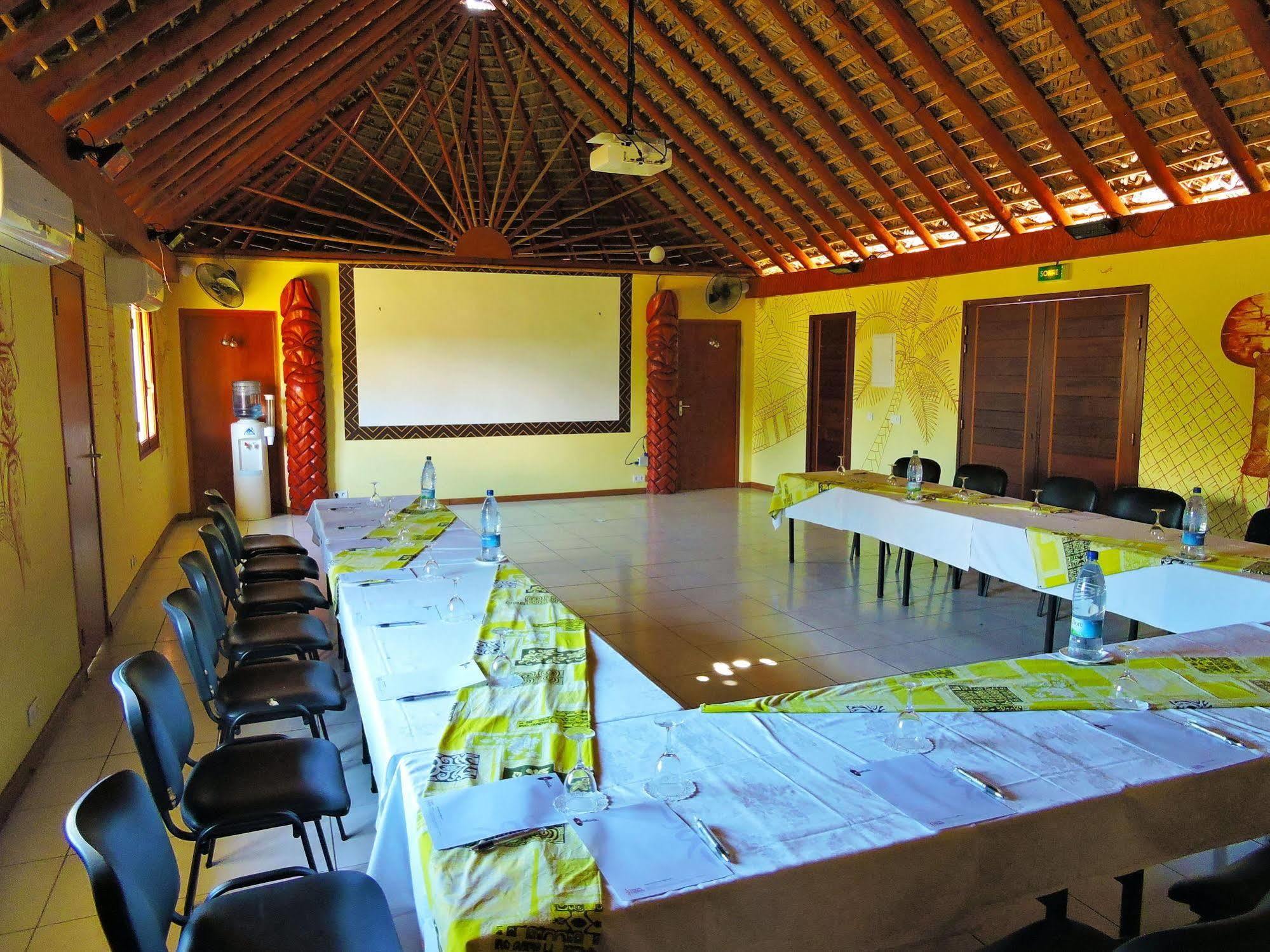 Koniambo Hotel Koné Buitenkant foto